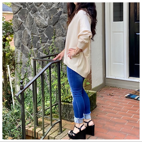 #03 Scooped neck loose fit soft gorgeous sweater - Picture 6 of 8